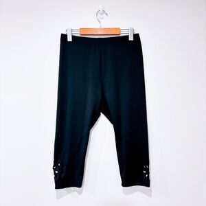 Black scalloped leggings | Stretch activewear capris *‎